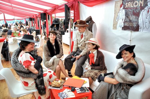 Concours d'Elegance Loučeň 2012. S dámami ze Salonu První republiky