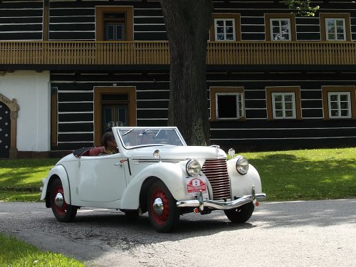 Táta s Popularem 1100 OHV. Tatra v Českém ráji 2012